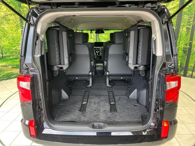 後席を格納すると、これだけの広さが!シーンに合わせたシートアレンジで、大きな荷物も積むことが出来ます♪