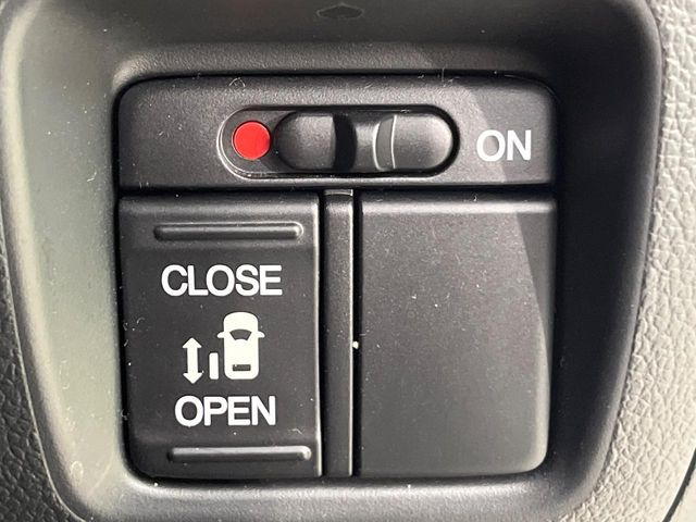 �y�p���[�X���C�h�h�A�z�X�}�[�g�L�[��^�]�Ȃ̃X�C�b�`�ŃX���C�h�h�A�̊J���\���d��������͂����ăh�A���J����K�v�������A���������q�l�ł��A�d���ו��������Ă��鎞�����N�ɊJ���߂ł��܂���