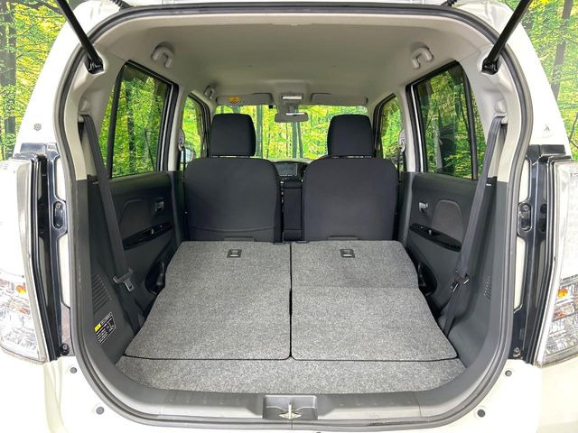 ���i�̂���������ʋ΁A���}���ɏ\���ȉ׎��X�y�[�X���m�ۂ��Ă���܂��B�Z�J���h�V�[�g��|���ƁA�傫�ȉו��̐ύڂ��\�ł���