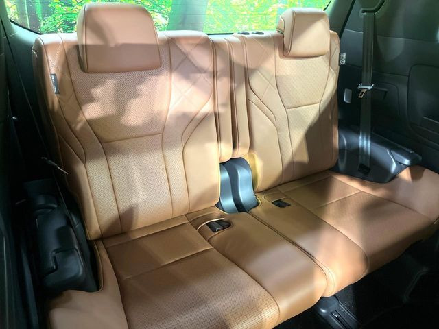3列目シートはもちろん状態良好☆大人でもゆったりと座って頂けますので、大人数でのお出かけもラクラクです♪ご家族で、気の知れた仲間で、ドライブに行くのが楽しみですね♪