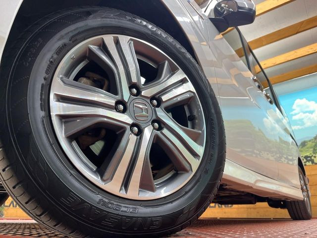 �y����16�C���`�A���~�z�C�[���z�O�ςɃ}�b�`���������A���~�z�C�[���𑕒����Ă���܂��B�e��ЊO�A���~�z�C�[����A�X�^�b�h���X�^�C�����戵�����Ă���܂��B���񂲑��k����������