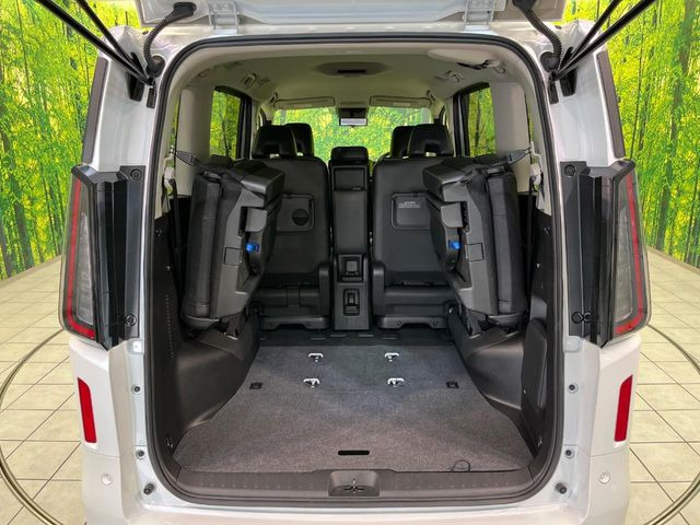 ���i�̂���������ʋ΁A���}���ɏ\���ȉ׎��X�y�[�X���m�ۂ��Ă���܂��B�Z�J���h�V�[�g��|���ƁA�傫�ȉו��̐ύڂ��\�ł���