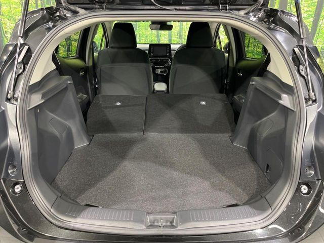 ���i�̂���������ʋ΁A���}���ɏ\���ȉ׎��X�y�[�X���m�ۂ��Ă���܂��B�Z�J���h�V�[�g��|���ƁA�傫�ȉו��̐ύڂ��\�ł���