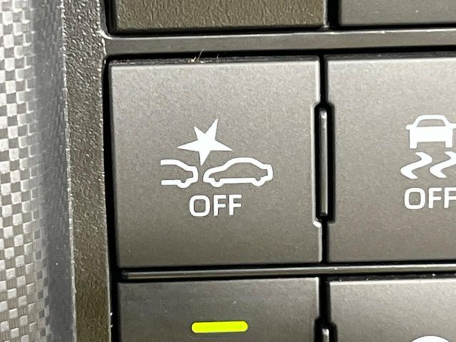 【スマートアシスト】走行中に前方の車両等を認識し、衝突しそうな時は警報とブレーキで衝突回避と被害軽減をアシスト。より安全にドライブをお楽しみいただけます。