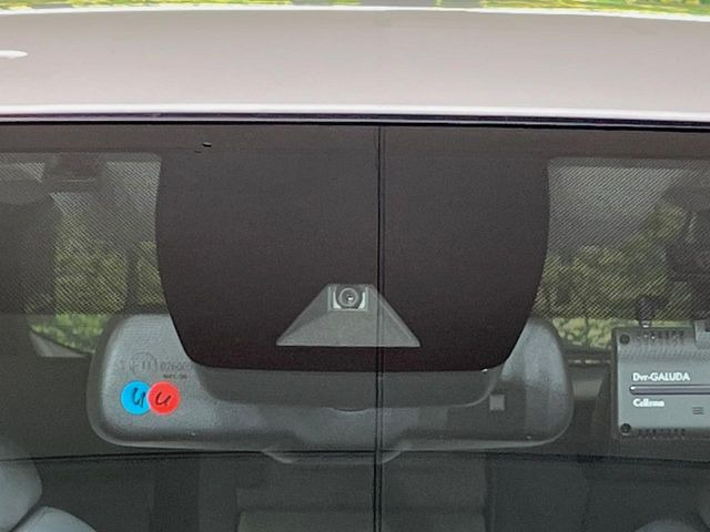 �y�g���^�Z�[�t�e�B�Z���X�z���s���ɑO���̎ԗ�����F�����A�Փ˂������Ȏ��͌x��ƃu���[�L�ŏՓˉ���Ɣ�Q�y�����A�V�X�g�B�����S�Ƀh���C�u�����y���݂��������܂��B