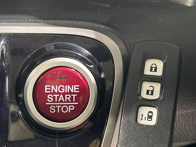 �yHonda�X�}�[�g�L�[�z�J�o����|�P�b�g�ɓ��ꂽ�܂܂ł��h�A�̎{���E�������\�ȃX�}�[�g�L�[�𑕔��B�G���W���̃I���E�I�t�����J�M�����o���K�v����������Ƃ��Ă��֗��ł���