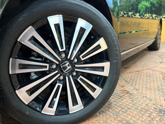 �y�����A���~�z�C�[���z�O�ςɃ}�b�`���������A���~�z�C�[���𑕒����Ă���܂��B�e��ЊO�A���~�z�C�[����A�X�^�b�h���X�^�C�����戵�����Ă���܂��B���񂲑��k����������