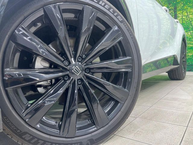 �y����21�C���`�A���~�z�C�[���z�O�ςɃ}�b�`���������A���~�z�C�[���𑕒����Ă���܂��B�e��ЊO�A���~�z�C�[����A�X�^�b�h���X�^�C�����戵�����Ă���܂��B���񂲑��k����������