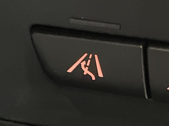 ���u���C���h�A�V�X�g�Z���T�[:���p����̎Ԃ����m���A�h���C�o�[���Ԑ��ύX���s���ۂɁA�x�����Ƌ��ɒ��ӂ𑣂��Ă������S�x���@�\�ł�!