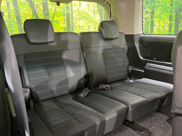 3列目シートはもちろん状態良好☆大人でもゆったりと座って頂けますので、大人数でのお出かけもラクラクです♪ご家族で、気の知れた仲間で、ドライブに行くのが楽しみですね♪