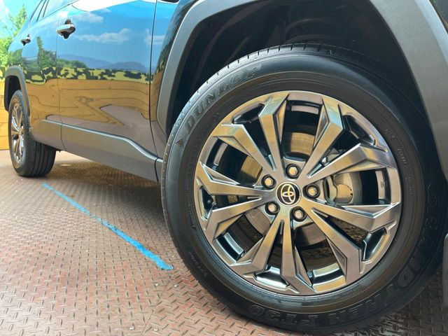 �y����18�C���`�A���~�z�C�[���z�O�ςɃ}�b�`���������A���~�z�C�[���𑕒����Ă���܂��B�e��ЊO�A���~�z�C�[����A�X�^�b�h���X�^�C�����戵�����Ă���܂��B���񂲑��k����������