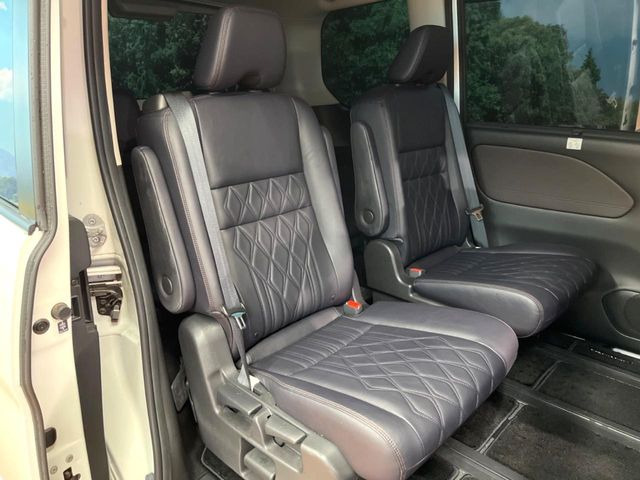 �Z�J���h�V�[�g�͒������������ƂȂ��Ă���A�X���C�h����ΒʘH�X�y�[�X���o��!�O��̈ړ����Ƃ��Ă��ȒP�ł���������A8����Ԏ������K�ȍ���S�n�̃V�[�g�ƂȂ��Ă��܂���