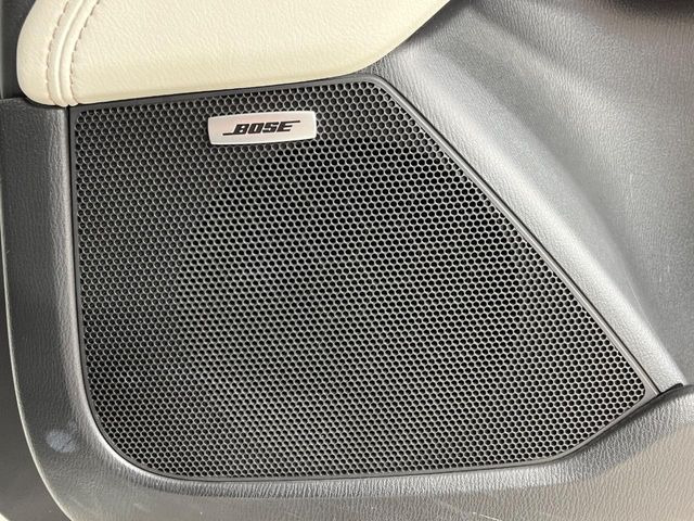 �yBOSE�T�E���h�V�X�e���z���[�J�[�I�v�V�����̍��i�ʃT�E���h�V�X�e���𓋍ځB��p�̃`���[�j���O���{���ꂽ�召�l�X�ȃX�s�[�J�[����ǎ��ȃT�E���h���t�ł��A�Տꊴ���ӂ�鉹����Ԃ����o���܂��B