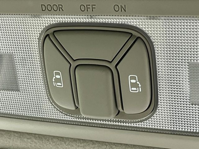 �y�����X���C�h�h�A�z���ԏ�ŗׂ̎ԂƂ̊Ԋu���������ɂ������A�X���C�h�h�A�Ȃ���S!�h�A�I�[�v������������炸�A�J�������L���̂ŏ��~�肪�Ƃ��Ă��ȒP�ł��B�傫�ȉו��̏o���������Ȃ���\��