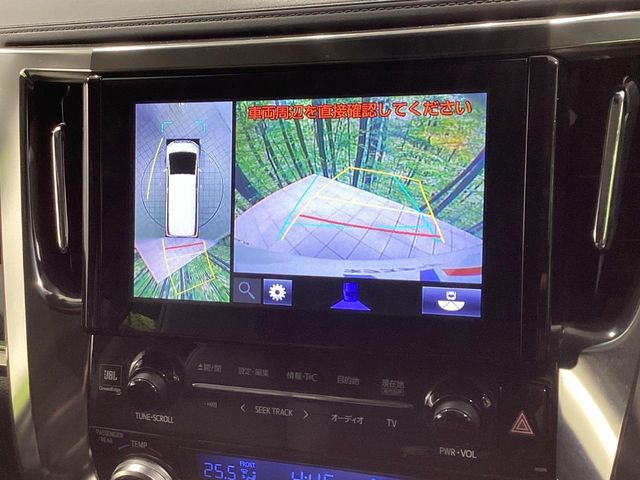 【パノラミックビューモニター】専用のカメラにより、上から見下ろしたような視点で360度クルマの周囲を確認することができます☆死角部分も確認しやすく、狭い場所での切り返しや駐車もスムーズに行えます。