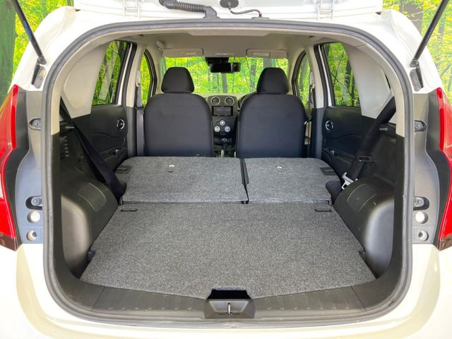 ���i�̂���������ʋ΁A���}���ɏ\���ȉ׎��X�y�[�X���m�ۂ��Ă���܂��B�Z�J���h�V�[�g��|���ƁA�傫�ȉו��̐ύڂ��\�ł���