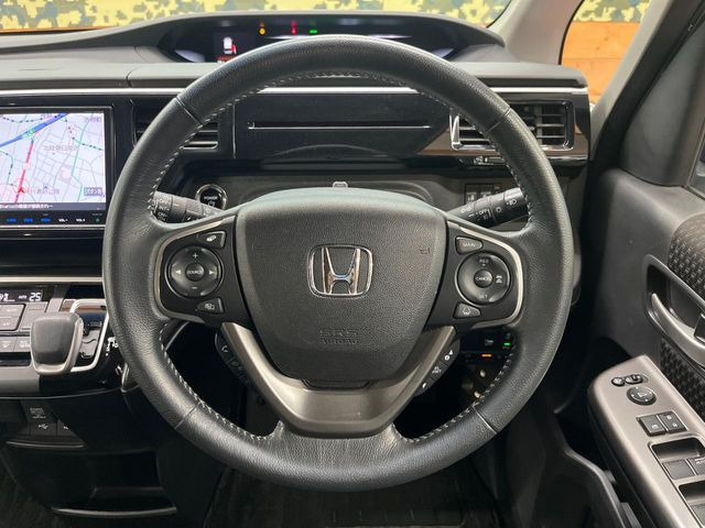 �y�����v�����X�e�A�����O�z�㎿�Ȋv���g�p���邱�ƂŁA��ɂ����������݂ƂĂ��^�]���₷���n���h���ł���