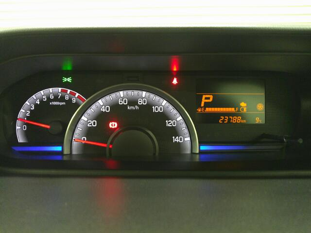 �V���v���Ō��₷���f�U�C���̃��[�^�[�p�l���ł��B�Ԃ̏�񂪕\�������厖�ȏꏊ�����炱�����₷������؂ł��ˁB