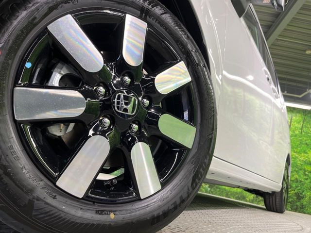 �y����15�C���`�A���~�z�C�[���z�O�ςɃ}�b�`���������A���~�z�C�[���𑕒����Ă���܂��B�e��ЊO�A���~�z�C�[����A�X�^�b�h���X�^�C�����戵�����Ă���܂��B���񂲑��k����������