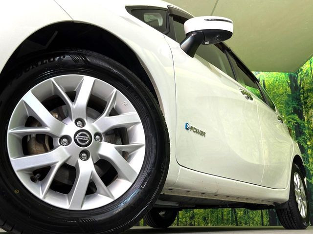 �y����15�C���`�A���~�z�C�[���z�O�ςɃ}�b�`���������A���~�z�C�[���𑕒����Ă���܂��B�e��ЊO�A���~�z�C�[����A�X�^�b�h���X�^�C�����戵�����Ă���܂��B���񂲑��k����������