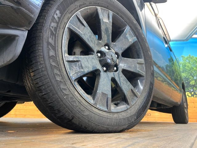 �y����18�C���`�A���~�z�C�[���z�O�ςɃ}�b�`���������A���~�z�C�[���𑕒����Ă���܂��B�e��ЊO�A���~�z�C�[����A�X�^�b�h���X�^�C�����戵�����Ă���܂��B���񂲑��k����������