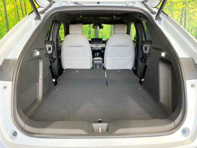 ���i�̂���������ʋ΁A���}���ɏ\���ȉ׎��X�y�[�X���m�ۂ��Ă���܂��B�Z�J���h�V�[�g��|���ƁA�傫�ȉו��̐ύڂ��\�ł���