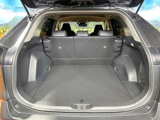 積み下ろしのしやすいデッキにはたっぷりと荷物を積み込んでいただけます。遊びから仕事まで、様々なシーンで頼れます♪