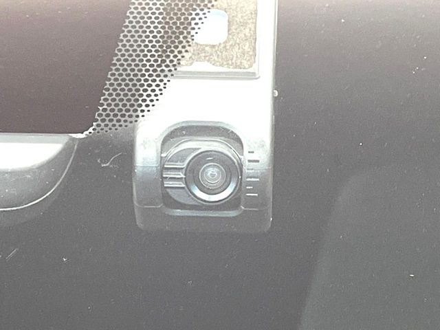 【ドライブレコーダー】ドライブレコーダー装備!走行中はもちろん、あおり運転や事故に遭遇した際、映像で記録し、万一のリスクに備えます。※記録用SDカードはお客様ご自身でご準備いただく必要があります。