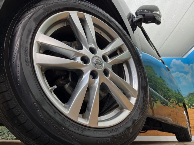 �y����18�C���`�A���~�z�C�[���z�O�ςɃ}�b�`���������A���~�z�C�[���𑕒����Ă���܂��B�e��ЊO�A���~�z�C�[����A�X�^�b�h���X�^�C�����戵�����Ă���܂��B���񂲑��k����������