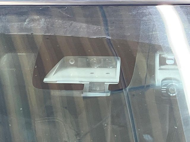 �y�g���^�Z�[�t�e�B�Z���X�z���s���ɑO���̎ԗ�����F�����A�Փ˂������Ȏ��͌x��ƃu���[�L�ŏՓˉ���Ɣ�Q�y�����A�V�X�g�B�����S�Ƀh���C�u�����y���݂��������܂��B