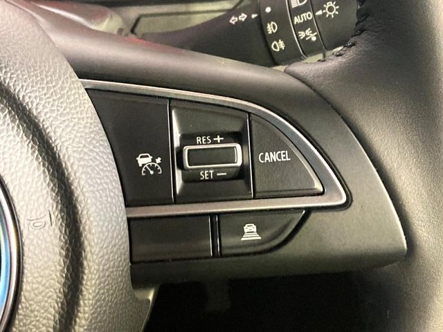 【アダプティブクルーズコントロール】高速道路での長距離走行が楽に!!自動で速度を保つクルーズコントロールが、衝突軽減システムと連携し、前方の車両を感知して車間を保つように速度調節してくれます!!