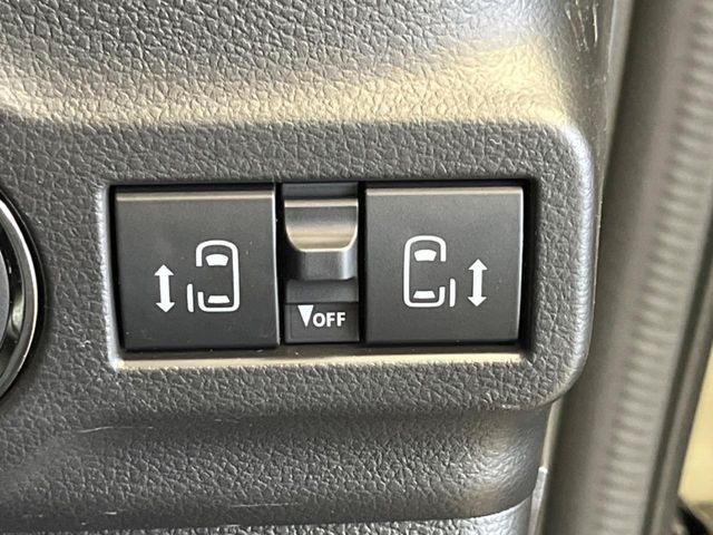 �y�����X���C�h�h�A�z���ԏ�ŗׂ̎ԂƂ̊Ԋu���������ɂ������A�X���C�h�h�A�Ȃ���S!�h�A�I�[�v������������炸�A�J�������L���̂ŏ��~�肪�Ƃ��Ă��ȒP�ł��B�傫�ȉו��̏o���������Ȃ���\��