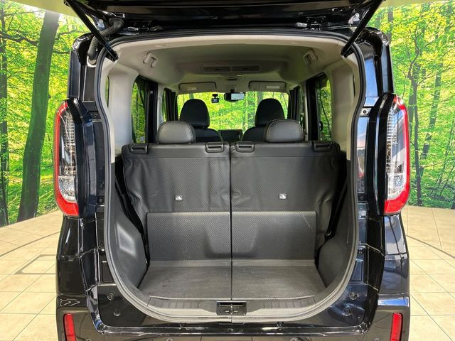 ���i�̂���������ʋ΁A���}���ɏ\���ȉ׎��X�y�[�X���m�ۂ��Ă���܂��B�Z�J���h�V�[�g��|���ƁA�傫�ȉו��̐ύڂ��\�ł���