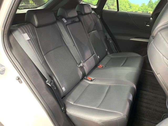 後部座席も気になるようなキズ・汚れやへたり等、大きなダメージはなく、良好な状態です。