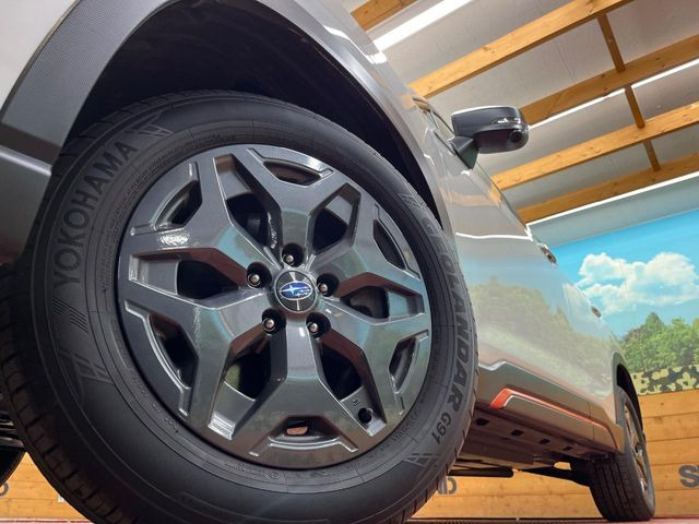 �y����17�C���`�A���~�z�C�[���z�O�ςɃ}�b�`���������A���~�z�C�[���𑕒����Ă���܂��B�e��ЊO�A���~�z�C�[����A�X�^�b�h���X�^�C�����戵�����Ă���܂��B���񂲑��k����������