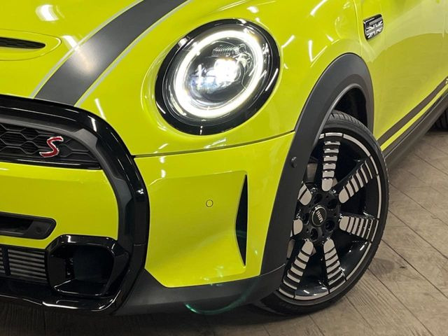 ��LED�w�b�h���C�g:��ԑ��s�����ǍD�Ȏ��E���m�ۂ����S���ĉ^�]�ł��鍂�P�xLED�w�b�h���C�g�𑕔�!�_�����x�������A����d�͂��}�����Ă��܂��B