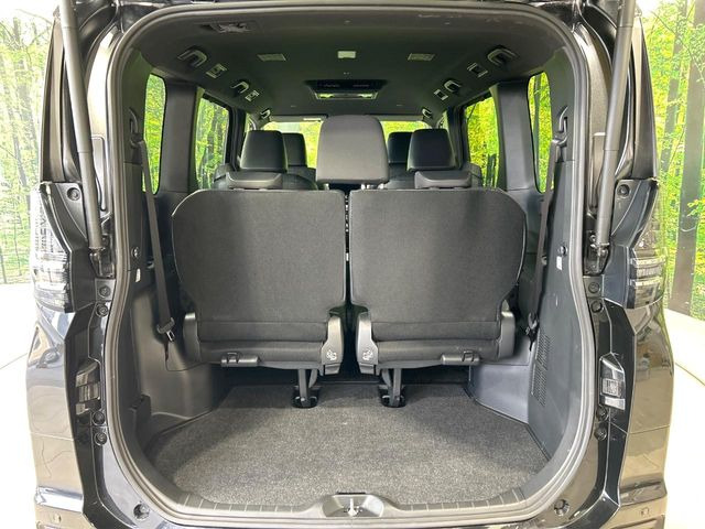 ���i�̂���������ʋ΁A���}���ɏ\���ȉ׎��X�y�[�X���m�ۂ��Ă���܂��B�Z�J���h�V�[�g��|���ƁA�傫�ȉו��̐ύڂ��\�ł���