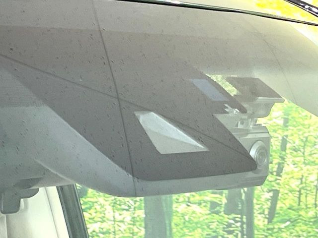 【トヨタセーフティセンス】走行中に前方の車両等を認識し、衝突しそうな時は警報とブレーキで衝突回避と被害軽減をアシスト。より安全にドライブをお楽しみいただけます。