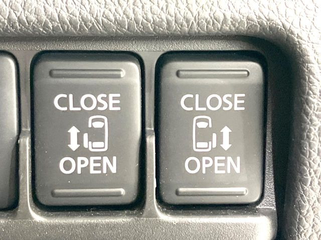 �y�����X���C�h�h�A�z���ԏ�ŗׂ̎ԂƂ̊Ԋu���������ɂ������A�X���C�h�h�A�Ȃ���S!�h�A�I�[�v������������炸�A�J�������L���̂ŏ��~�肪�Ƃ��Ă��ȒP�ł��B�傫�ȉו��̏o���������Ȃ���\��