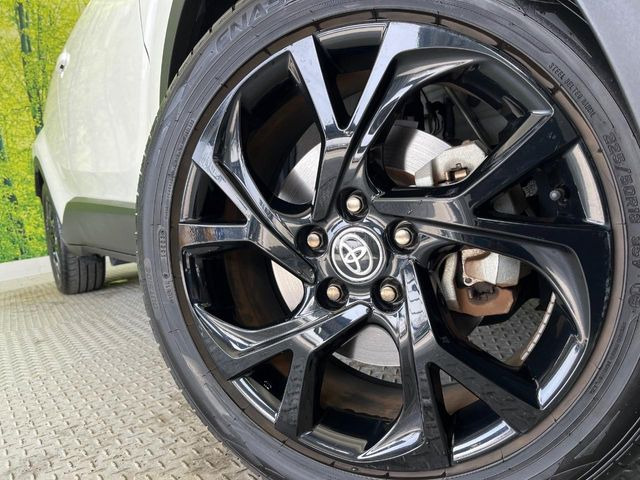 【純正18インチアルミホイール】外観にマッチした純正アルミホイールを装着しております。各種社外アルミホイールや、スタッドレスタイヤも取扱いしております。是非ご相談ください♪