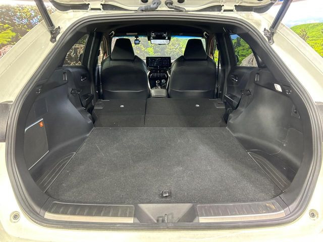 ���i�̂���������ʋ΁A���}���ɏ\���ȉ׎��X�y�[�X���m�ۂ��Ă���܂��B�Z�J���h�V�[�g��|���ƁA�傫�ȉו��̐ύڂ��\�ł���