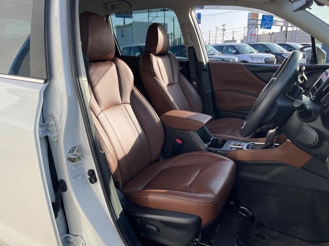 �y�n�[�t���U�[�V�[�g�z�������ƍ���S�n�𗼗������l�C�̃V�[�g���w�ʁE���ʂ̃t�@�u���b�N�f�ނ́A�ʋC���̗ǂ��⊊��ɂ����ɗD��Ă��܂��B�C���╞���ɍ��E���ꂸ���K�ɂ���肢�������܂��B