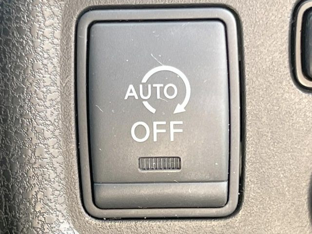 �y�A�C�h�����O�X�g�b�v�z�ԐM����a�؂Œ�Ԃ����ۂɃG���W�����~���A���ʂȔR���̏����}���܂��B�R��������ی�ɂȂ���@�\��G���W���̓u���[�L�𗣂��΍Ďn�����܂��B