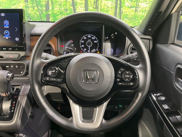 【ステアリングスイッチ】運転中、前方から目線をそらすことなく、オーディオ等の操作が可能な便利機能!安心&快適なドライブを演出してくれます♪