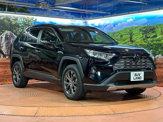 高透明度のガラス皮膜で撥水はもちろん、上質なツヤ・光沢を実現。紫外線や酸性雨から大切な愛車を保護し、色あせ・劣化を防止。「弾スプラッシュコート」、「弾プリミッサコート」からお選びいただけます。