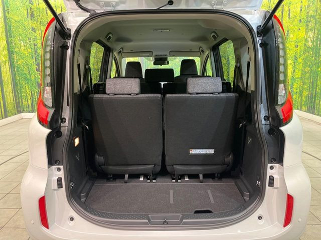 ���i�̂���������ʋ΁A���}���ɏ\���ȉ׎��X�y�[�X���m�ۂ��Ă���܂��B�Z�J���h�V�[�g��|���ƁA�傫�ȉו��̐ύڂ��\�ł���