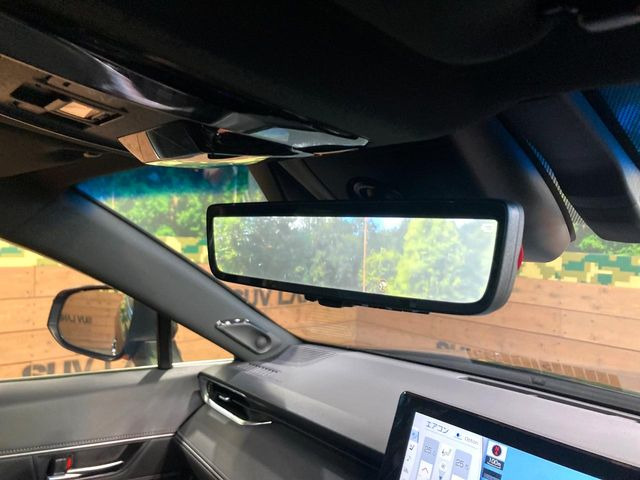 【デジタルインナーミラー】カメラが撮影した車両後方の映像をルームミラー内に表示。クリアな視界で状況の確認が可能です!※ドラレコ機能ご利用には別途SDカードをご用意いただく場合があります。