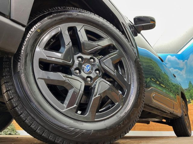 �y�����A���~�z�C�[���z�O�ςɃ}�b�`���������A���~�z�C�[���𑕒����Ă���܂��B�e��ЊO�A���~�z�C�[����A�X�^�b�h���X�^�C�����戵�����Ă���܂��B���񂲑��k����������