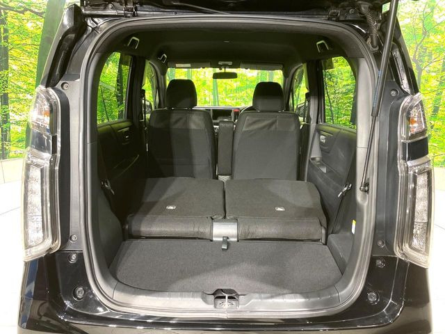 ���i�̂���������ʋ΁A���}���ɏ\���ȉ׎��X�y�[�X���m�ۂ��Ă���܂��B�Z�J���h�V�[�g��|���ƁA�傫�ȉו��̐ύڂ��\�ł���