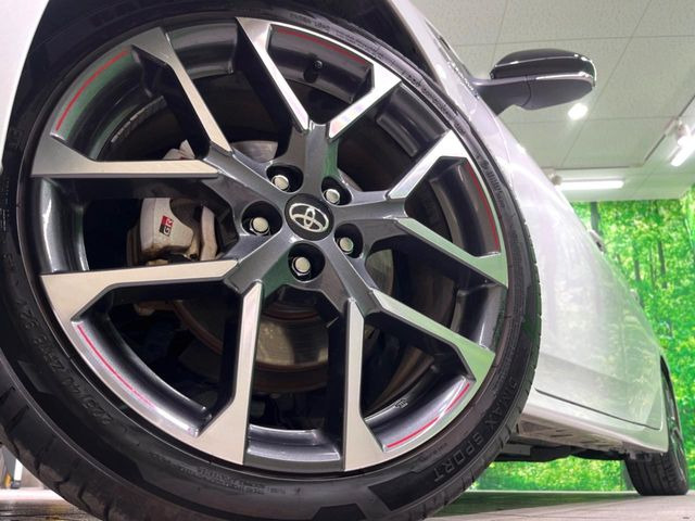 �y����18�C���`�A���~�z�C�[���z�O�ςɃ}�b�`���������A���~�z�C�[���𑕒����Ă���܂��B�e��ЊO�A���~�z�C�[����A�X�^�b�h���X�^�C�����戵�����Ă���܂��B���񂲑��k������